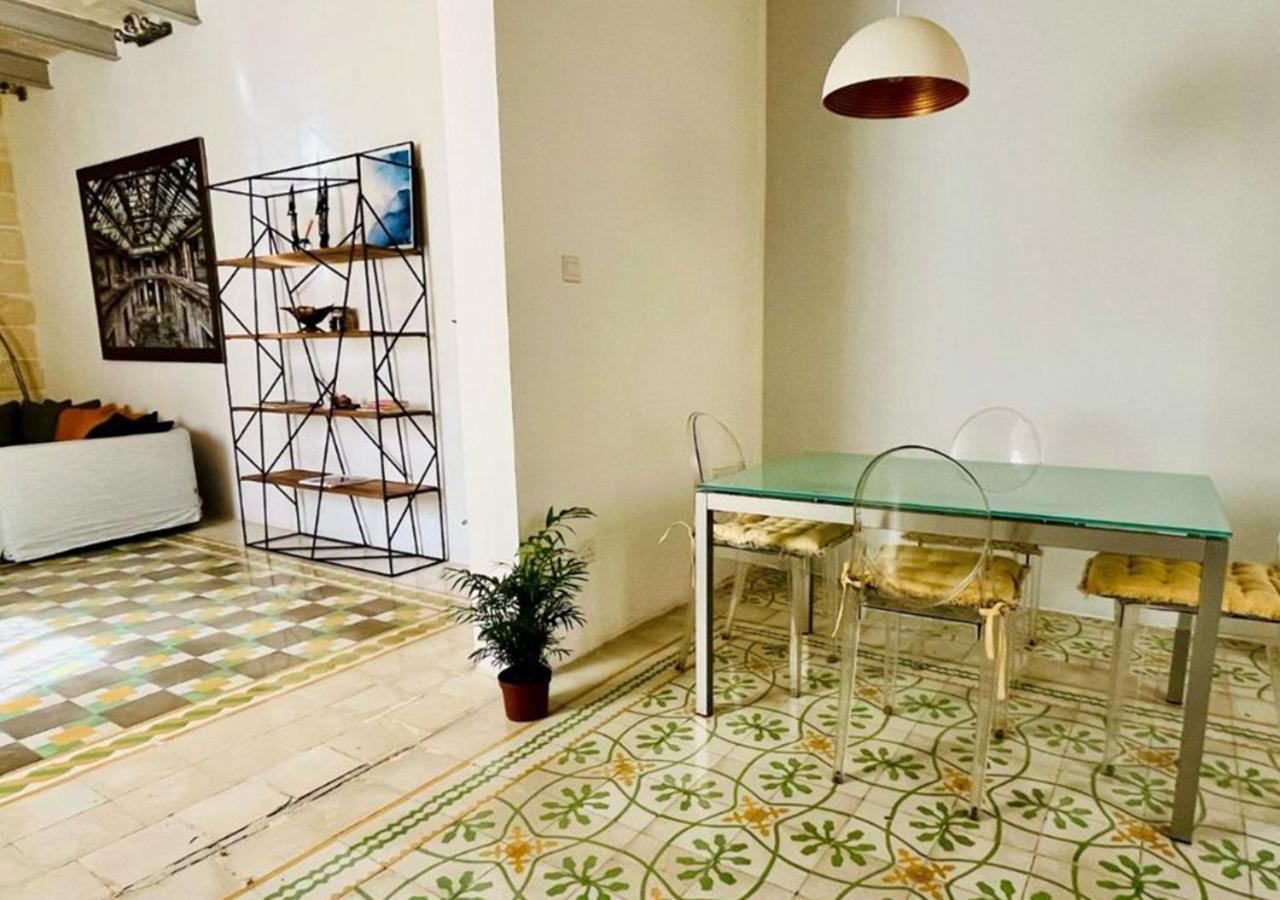 Deluxe One Bedroom Apartment 10 Meters From Valletta Center Экстерьер фото
